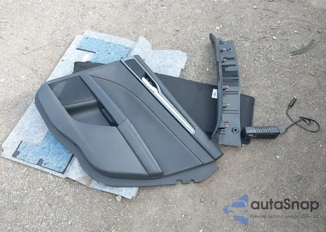 2016 Ford Fusion Energi Titanium z USA, uszkodzony, nr VIN 3FA6P0SU5GR283694